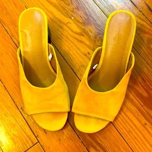 Mustard yellow heals size 6